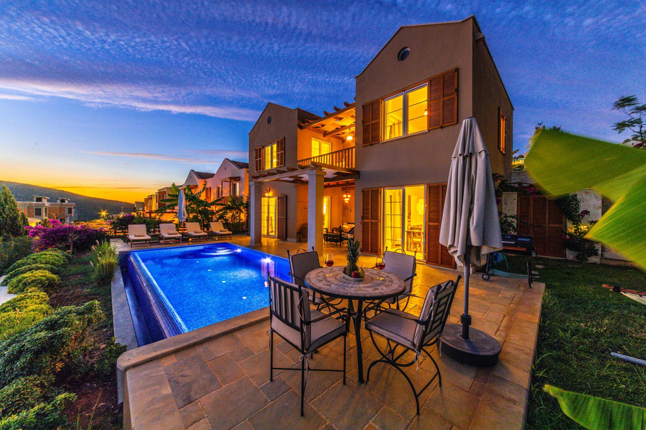 Explore Luxury Rentals